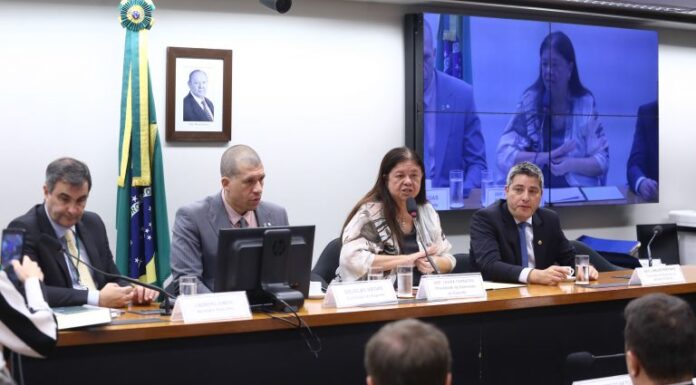 Deputados buscam solução para entrave no rateio de R$ 767 milhões das bets entre atletas e clubes Deputados buscam solução para entrave no rateio de R$ 767 milhões das bets entre atletas e clubes