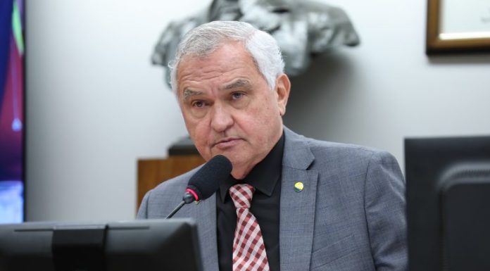 Deputados criticam ausência do ministro das Relações Exteriores em audiência pública Deputados criticam ausência do ministro das Relações Exteriores em audiência pública
