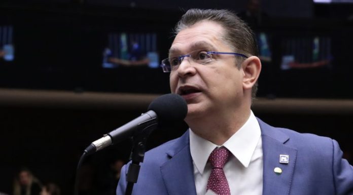 Deputados de diferentes partidos criticam pena de cassação contra Glauber Braga Deputados de diferentes partidos criticam pena de cassação contra Glauber Braga