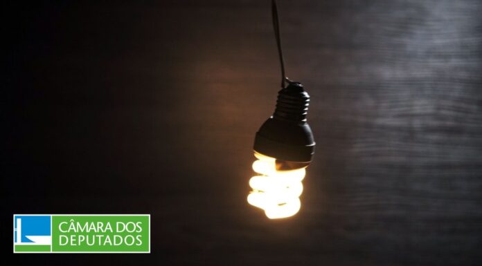 Deputados dizem que Luz para Todos enfrenta dificuldades de atender populações isoladas; assista Deputados dizem que Luz para Todos enfrenta dificuldades de atender populações isoladas; assista