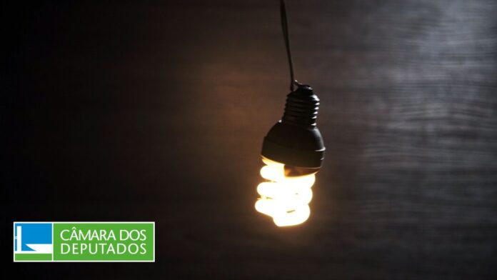 Deputados dizem que Luz para Todos enfrenta dificuldades de atender populações isoladas; assista