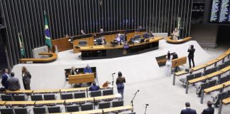 Deputados iniciam votações do Plenário e aprovam urgência para dois projetos; acompanhe Deputados iniciam votações do Plenário e aprovam urgência para dois projetos; acompanhe