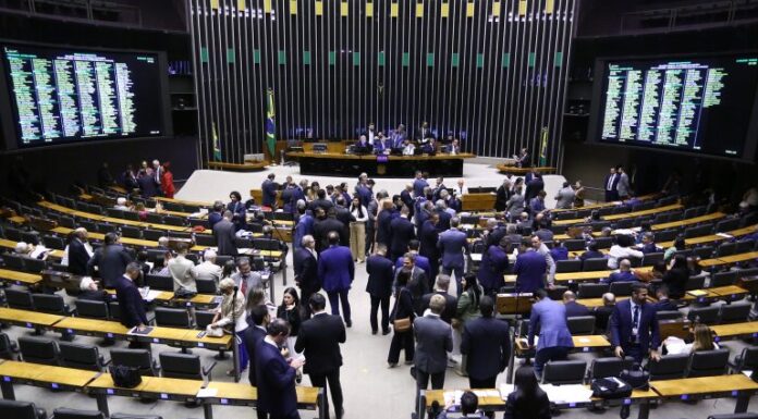 Deputados não chegam a acordo para votar PEC das Prerrogativas Deputados não chegam a acordo para votar PEC das Prerrogativas