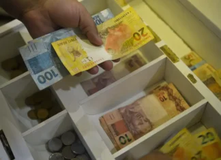 Salário mínimo de R$ 1.412 entra em vigor nesta segunda-feira