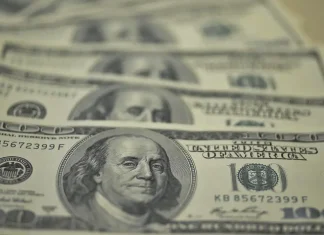 Dólar sobe para R$ 5,75 com receio sobre inflação