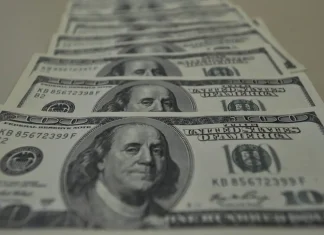 Contas externas têm saldo negativo de US$ 56 bilhões em 2024