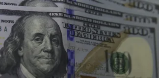 Dólar cai para R$ 5,50 após queda na criação de empregos