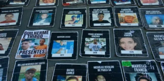 Ato no Rio pede condenação de PM acusado de matar jovem em favela