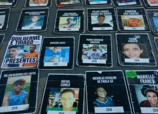 Ato no Rio pede condenação de PM acusado de matar jovem em favela