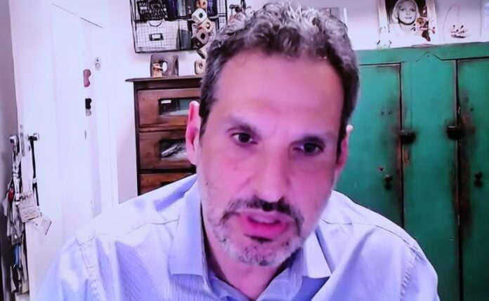 Economia com redução de alunos deve ser investida na qualidade da educação, defendem especialistas