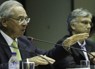 Fim de desonerações garantiria superávit fiscal em 2023, diz ministro