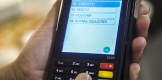 Com videoaulas, associação alerta consumidor sobre golpes com cartões