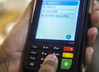 Com videoaulas, associação alerta consumidor sobre golpes com cartões
