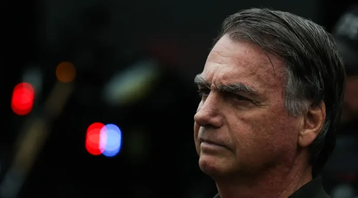 Justiça suspende benefícios vitalícios durante prisão de Bolsonaro