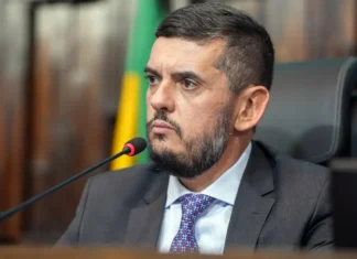 Um dia após ser solto, Bacellar pede licença de 10 dias da Alerj
