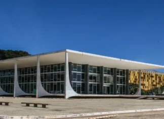 STF decide hoje se condena mais seis réus pela trama golpista