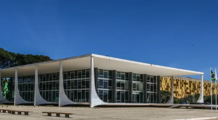 STF decide hoje se condena mais seis réus pela trama golpista