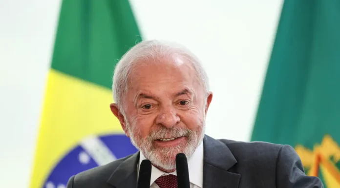Lula faz discurso de Natal em cadeia nacional de rádio e televisão