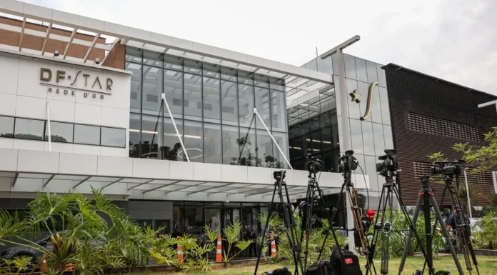 Bolsonaro apresenta crise de soluços e pressão alta após procedimento