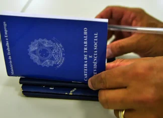 Ampliação do número de carteiras assinadas é sustentada, diz IBGE