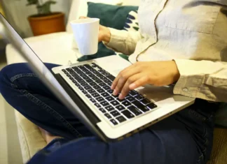 Proporção de quem estava em home office recua em 2024 e chega a 7,9%
