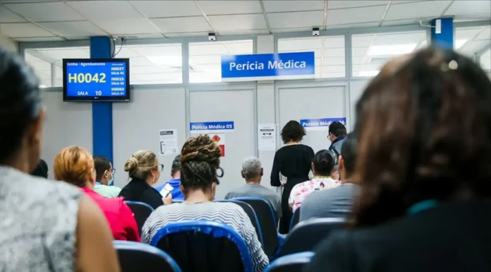 INSS cria comitê para reduzir fila de 2,8 milhões de pedidos