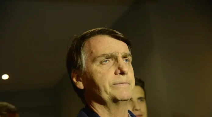 Defesa diz que Bolsonaro não usou celular durante visita de Nikolas