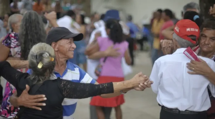 Expectativa de vida no país sobe para 76,6 anos, a maior já registrada