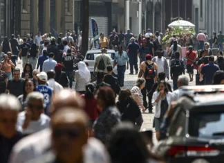 Mais de 8,6 milhões deixam pobreza; Brasil tem melhor nível desde 2012