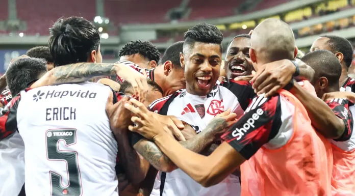 Flamengo goleia Sport e assume liderança; Santos derrota Palmeiras