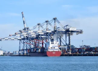 Balança comercial tem pior resultado para novembro desde 2021