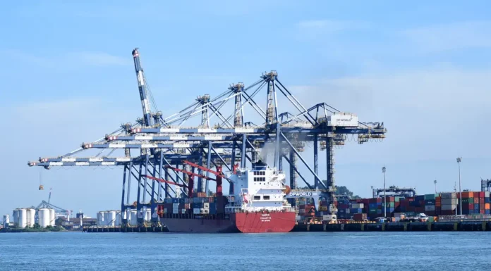 Balança comercial tem pior resultado para novembro desde 2021