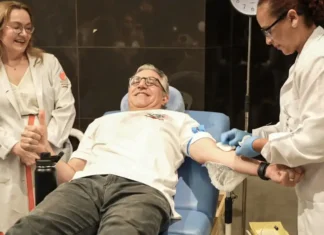 Padilha doa sangue e marca início da vacinação contra vírus sincicial