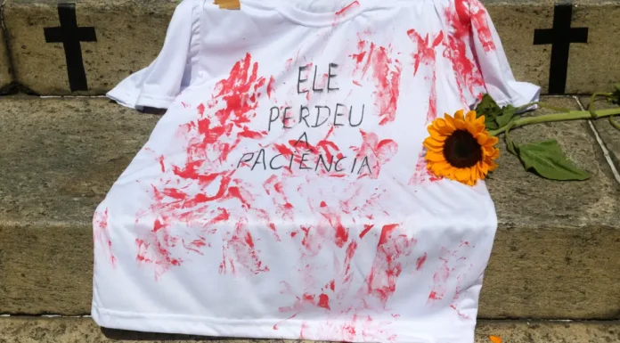 Mulheres vão às ruas em todo país para protestar contra o feminicídio