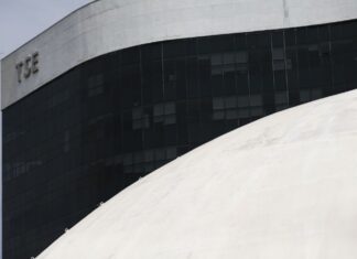 TSE manda apagar post que liga candidato Lula a casos de corrupção