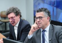 Empregadores propõem negociação coletiva para reduzir jornada para 36 horas em vez de mudar a Constituição Empregadores propõem negociação coletiva para reduzir jornada para 36 horas em vez de mudar a Constituição