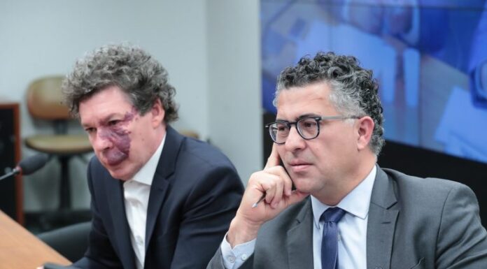 Empregadores propõem negociação coletiva para reduzir jornada para 36 horas em vez de mudar a Constituição Empregadores propõem negociação coletiva para reduzir jornada para 36 horas em vez de mudar a Constituição