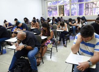 Mais de 1,6 milhão de estudantes fazem neste domingo provas do Encceja