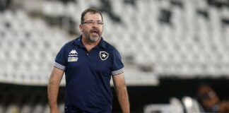Botafogo demite Enderson Moreira após derrota para Flu no Carioca