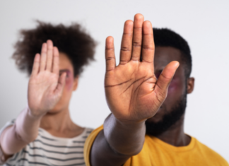 Entenda a diferença entre injúria racial e crime de racismo