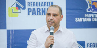 Marcos Tonho entrega cerca de mil escrituras para moradores de Santana de Parnaíba