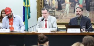 Especialista defende suspensão de licenciamento para exploração de terras raras em Minas Gerais Especialista defende suspensão de licenciamento para exploração de terras raras em Minas Gerais