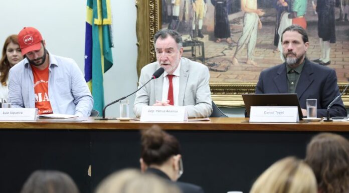 Especialista defende suspensão de licenciamento para exploração de terras raras em Minas Gerais Especialista defende suspensão de licenciamento para exploração de terras raras em Minas Gerais