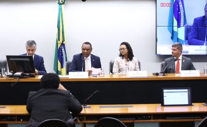 Especialistas apontam falta de políticas de saúde mental para idosos Especialistas apontam falta de políticas de saúde mental para idosos
