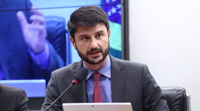 Especialistas propõem novo cálculo para IR baseado na capacidade contributiva das famílias Especialistas propõem novo cálculo para IR baseado na capacidade contributiva das famílias
