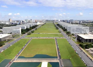 Participação da mulher no funcionalismo público federal sobe para 45%