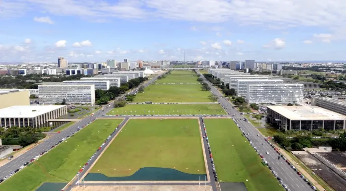 Participação da mulher no funcionalismo público federal sobe para 45%