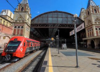 Estações do metrô paulistano cadastram estudantes para vaga de estágio