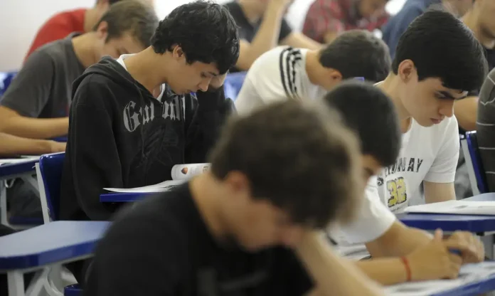 _estudantes_provas_selecao_do_programa_de_avaliacao_seriada_pas_0412111047_0