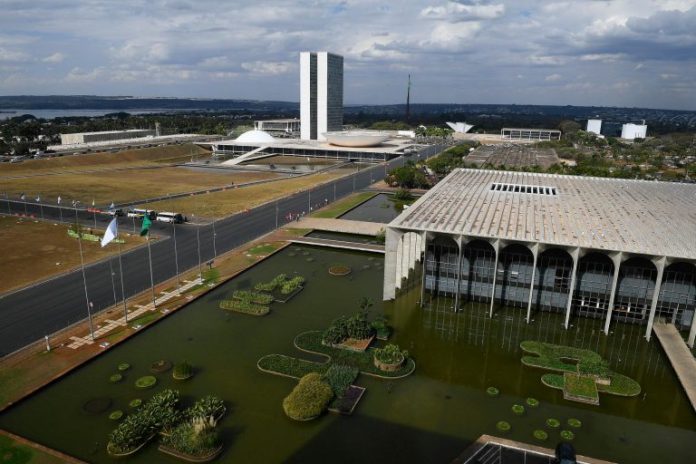 Estudo legislativo aponta para a necessidade de novas reformas para estabilizar a dívida pública Estudo legislativo aponta para a necessidade de novas reformas para estabilizar a dívida pública